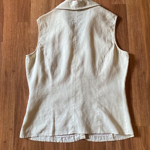 Cream colored sleeveless linen blouse. Embroidered crochet detailing, ladies L. - Picture 4 of 4